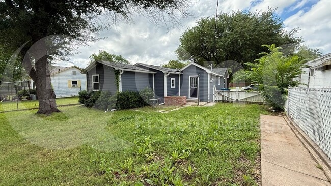 Building Photo - 519 E Gandy St