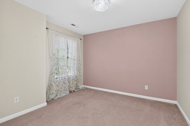 Building Photo - Beautiful Four Bedroom Home in the Berewick Subdivision!