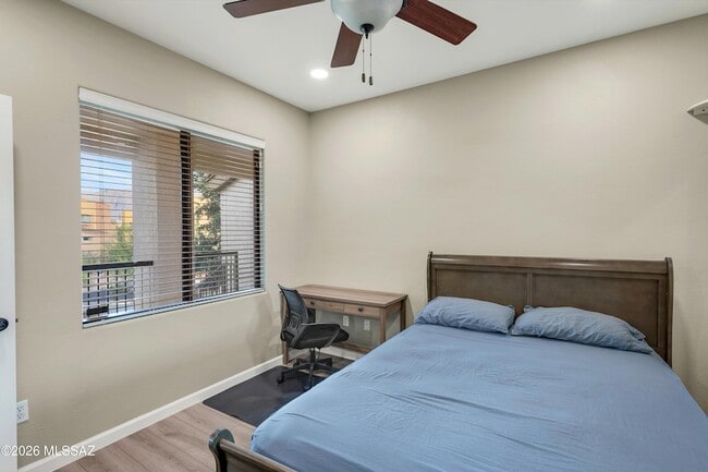 Building Photo - 2550 E River Rd