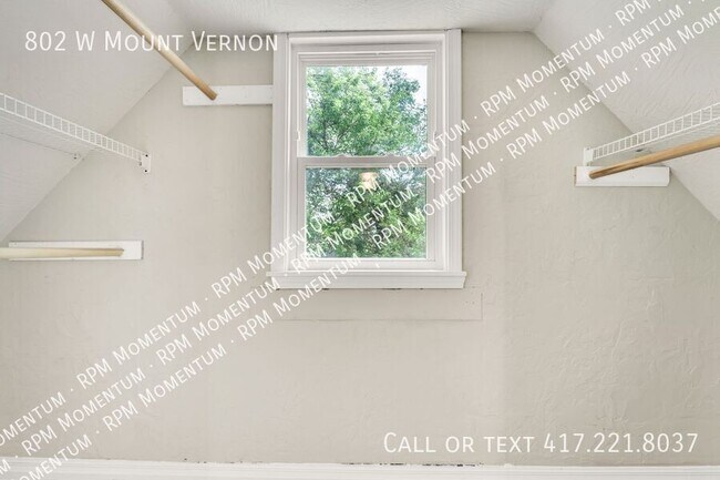 Building Photo - 802 W Mt Vernon St