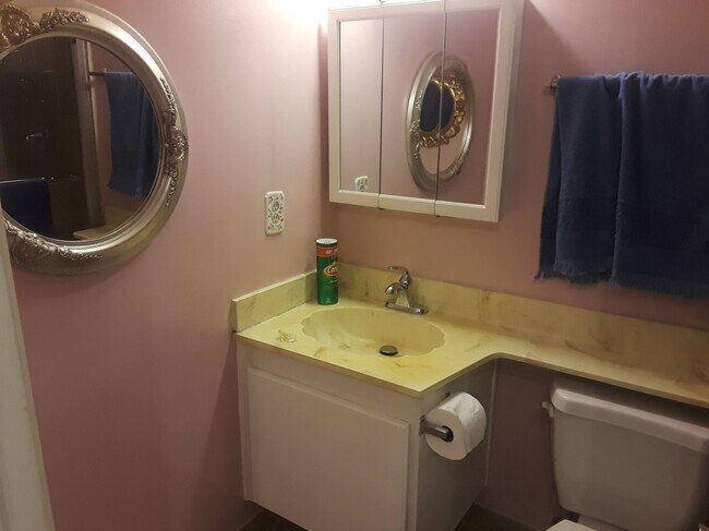 Building Photo - 2650 Bloomfield Ct