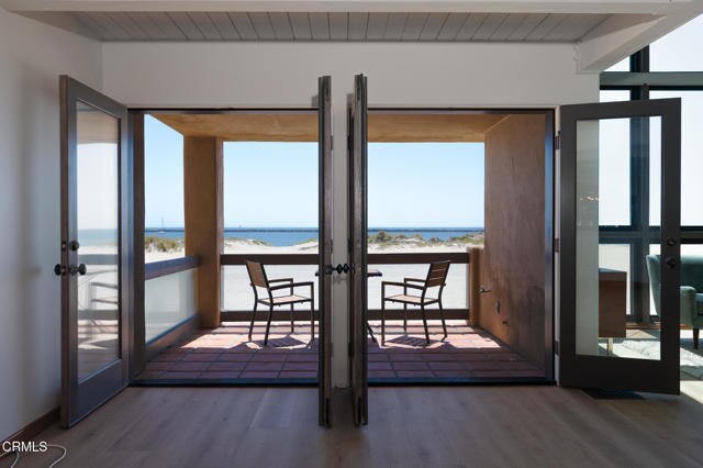 Building Photo - 3265 Ocean Dr