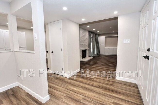 Building Photo - 3160 Watt Ave