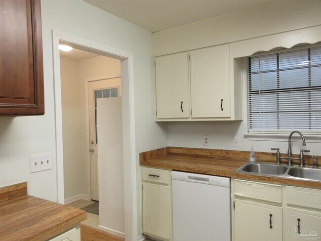 Building Photo - 5060 Saints Ln