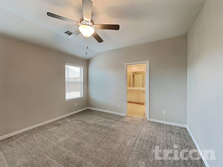 Building Photo - 275 Sunshine Ln