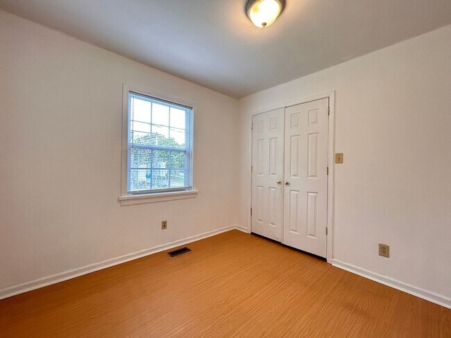 Building Photo - 817 Pocahontas Pl