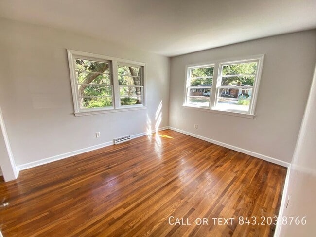 Building Photo - 1821 Somerset Cir