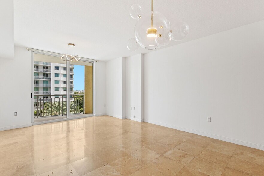 Building Photo - 1755 E Hallandale Beach Blvd