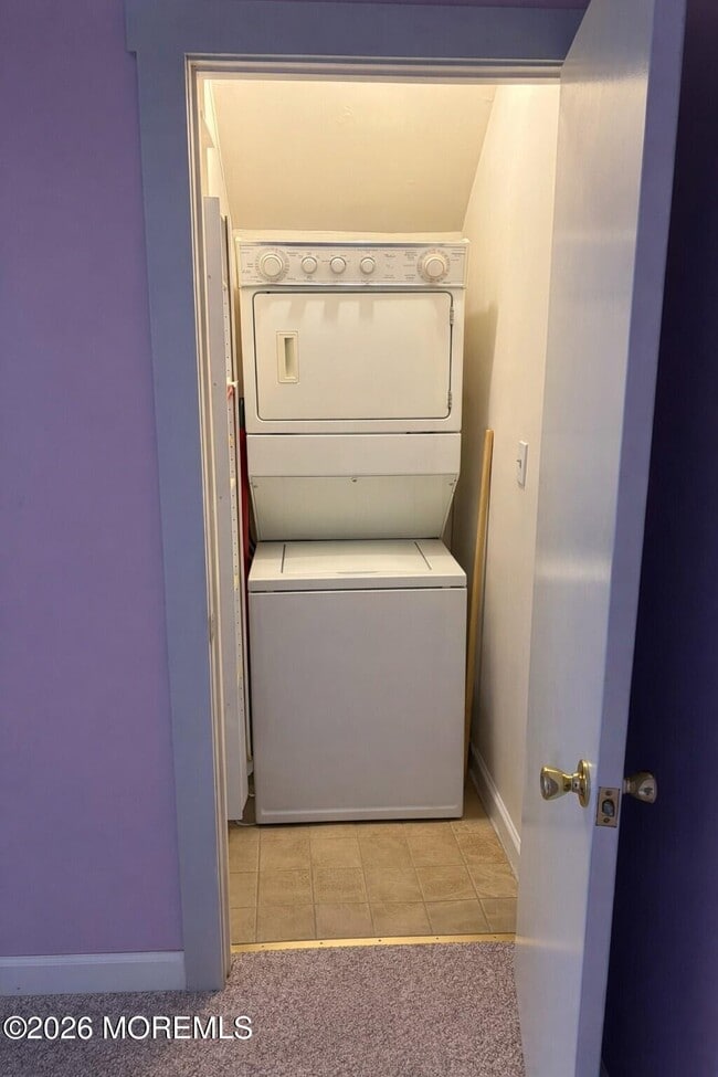 Building Photo - 506 S Bayview Ave