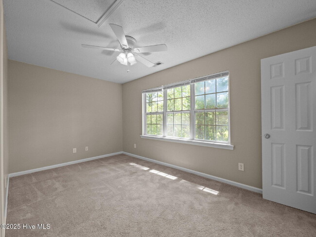 Building Photo - 51 Pirates Cove Dr