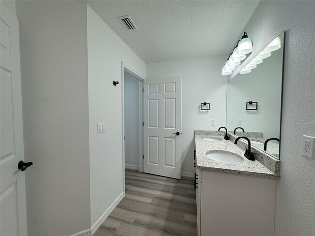Building Photo - 1108 Eden Dr