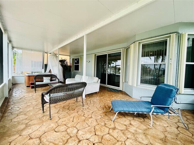 Building Photo - 6911 Sea Daisy Dr