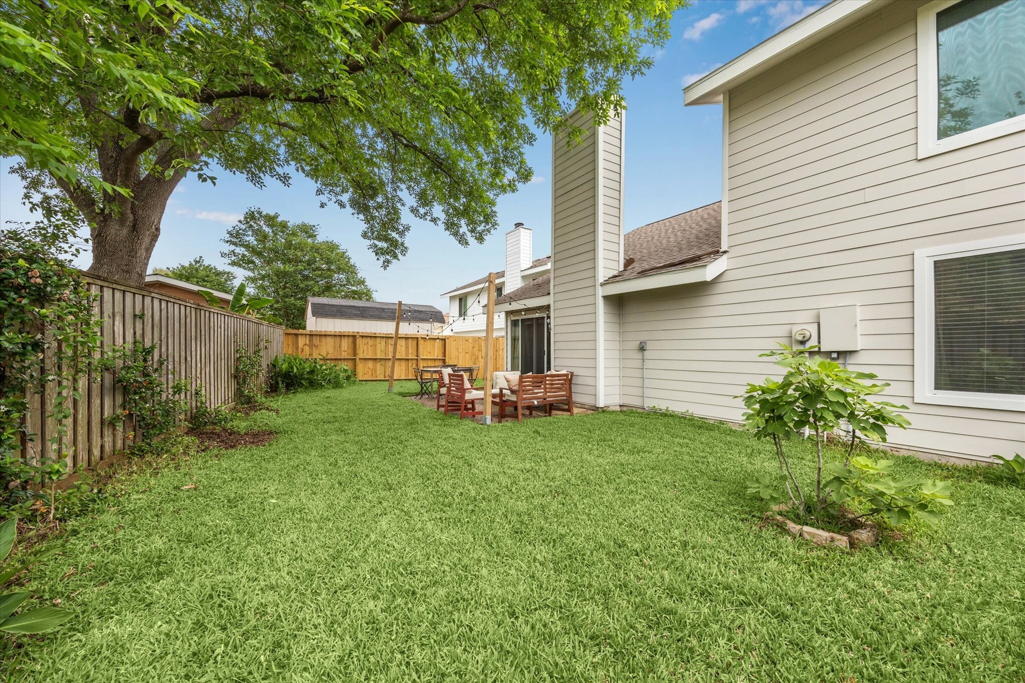 Fully fenced-in side/backyard - 13511 Windchase Ct
