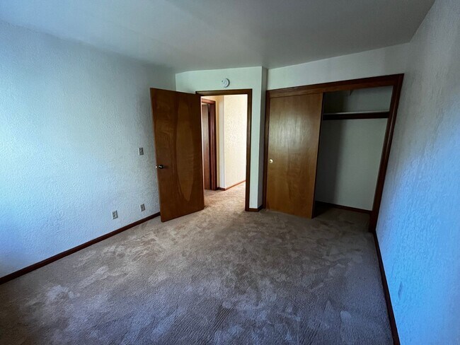 Building Photo - Charming Santa Cruz Townhouse: 3 Beds, 2.5...
