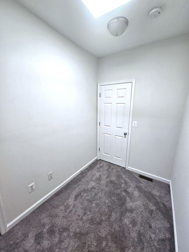 Building Photo - Cozy 2 BR 1.5 Ba Townhome by Patterson Park