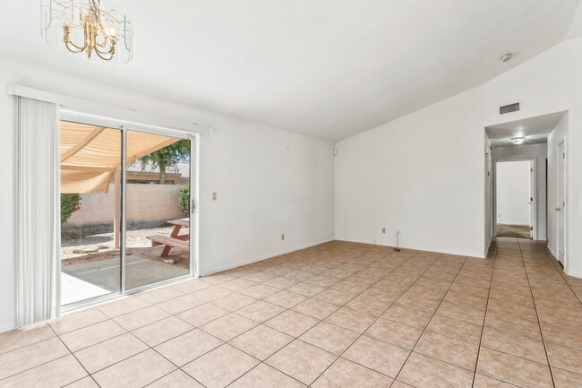 Building Photo - 1934 Easy St