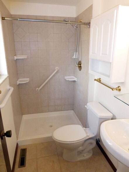 Building Photo - 331 Juniper Pl