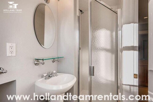 Building Photo - Uptown Capitol Hill - Secure Historic Building with Modern Updates!