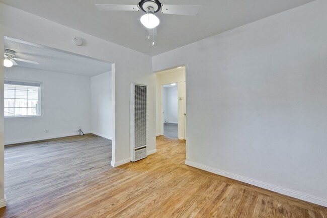 Building Photo - Duplex in Mountain View -  hardwood floors...