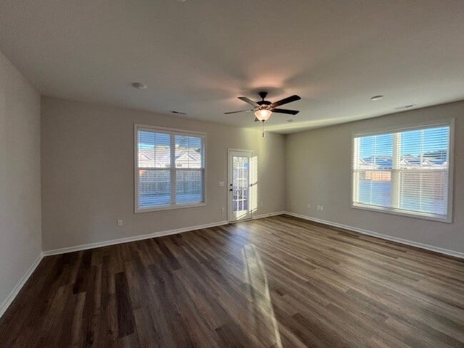 Building Photo - Brand New 3 bedroom 2.5 bath townhome in Leland area