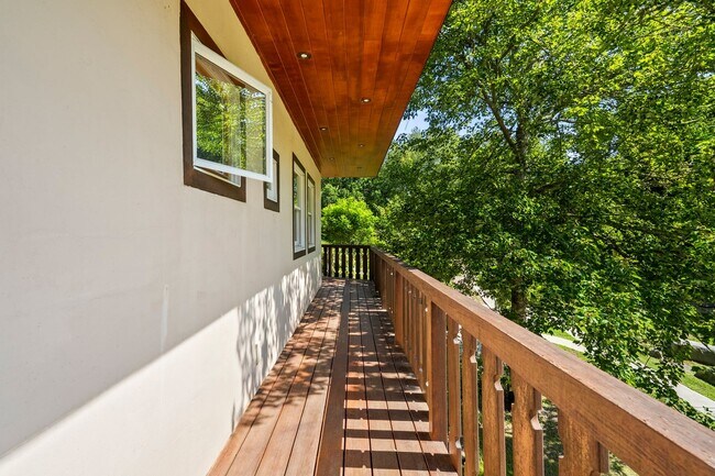 Building Photo - Private Architectural Estate Minutes from ...