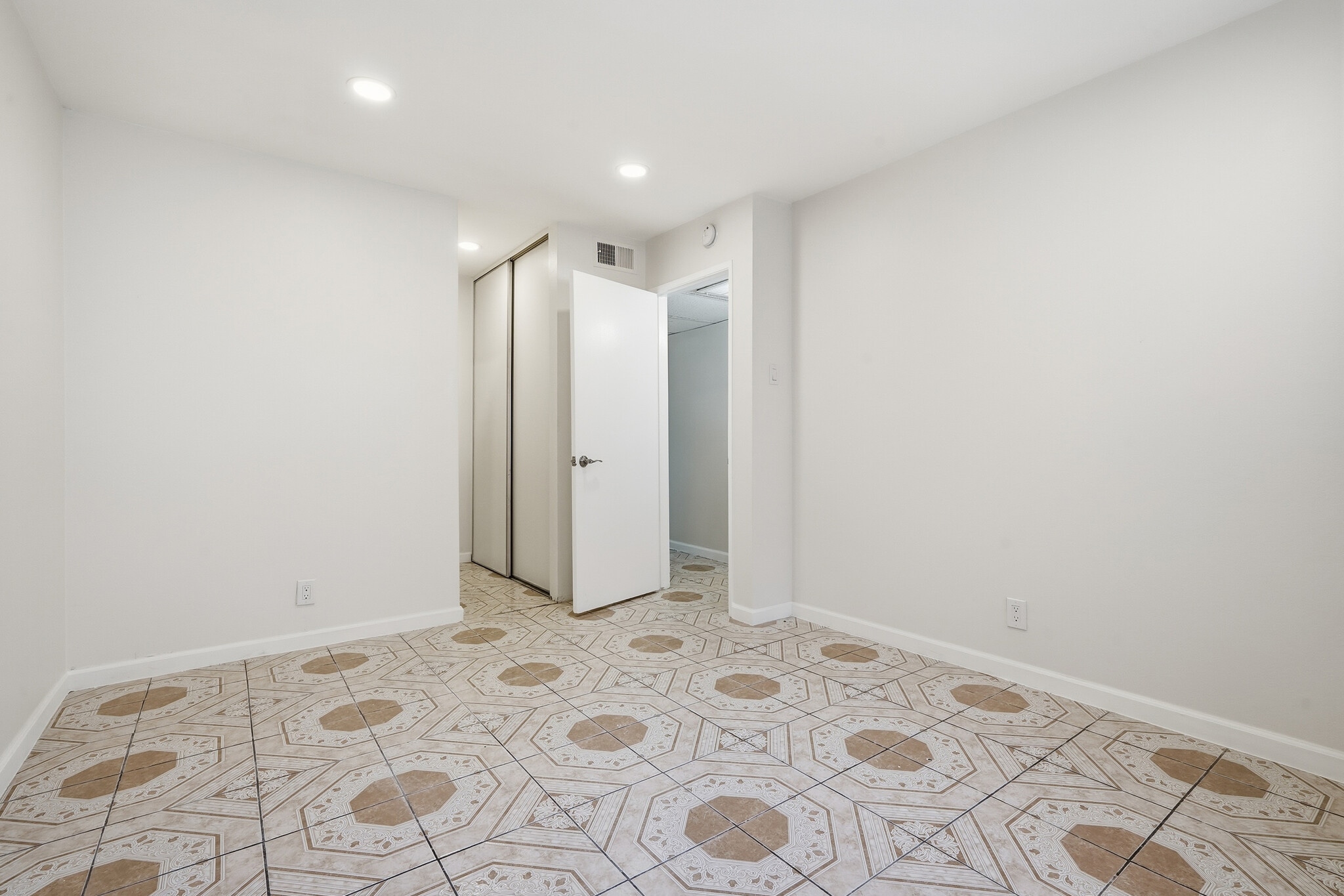 Building Photo - 7924 Woodman Ave