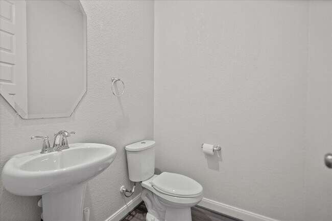 Building Photo - 13814 Russell Ct