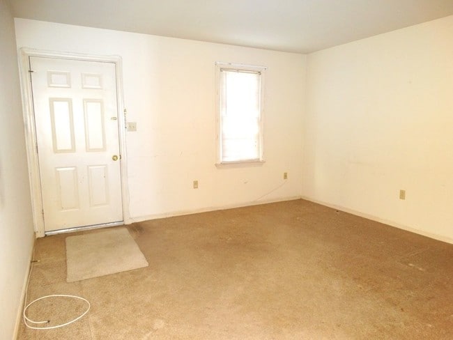 Building Photo - 205 Miller Rd