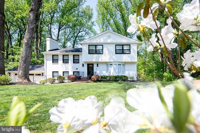 Building Photo - 1554 Forest Villa Ln