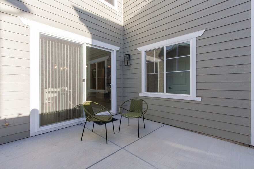 Building Photo - 5863 Summer Dream Dr