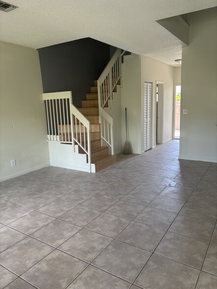 Building Photo - 4827 S Hemingway Cir