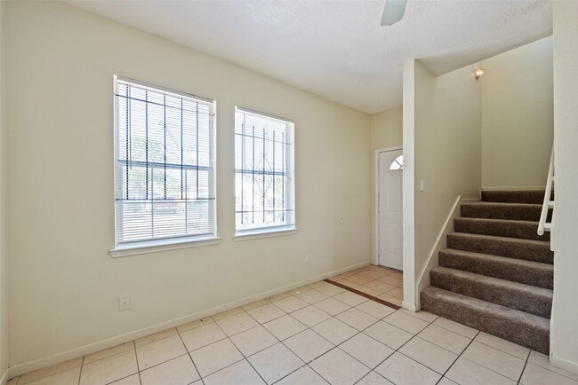 Building Photo - 6827 Dumble St