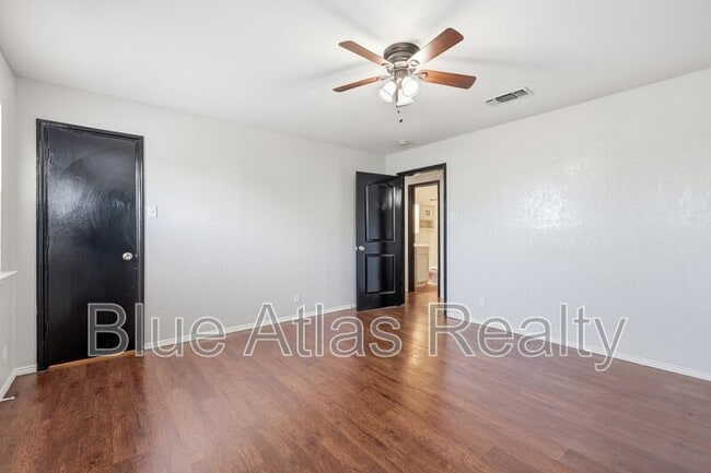 Building Photo - 3313 Gardenview Cir