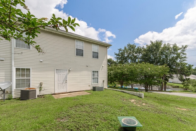 Building Photo - 100 Corwin Dr