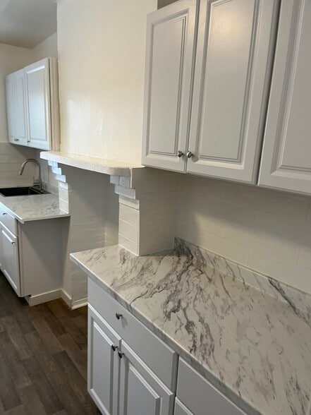 Building Photo - 44 N Bond St