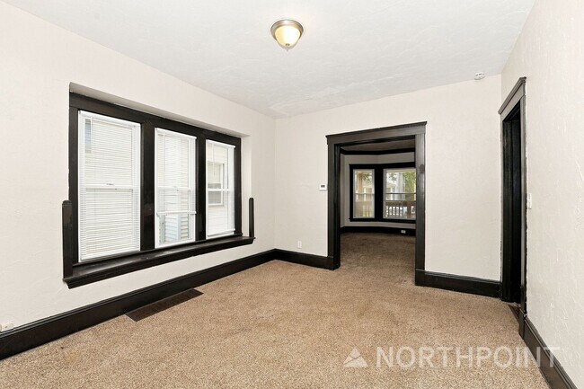 Building Photo - 10911 Hathaway Ave