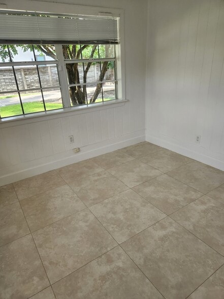 Building Photo - 11455 SW 82nd Ave