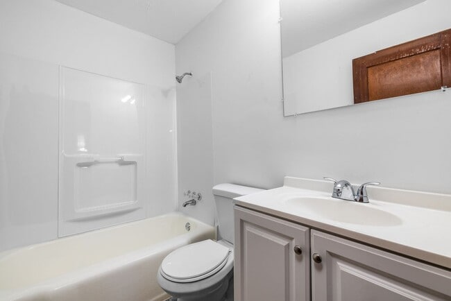 Building Photo - Spacious St. Ann Home with Large Detached ...