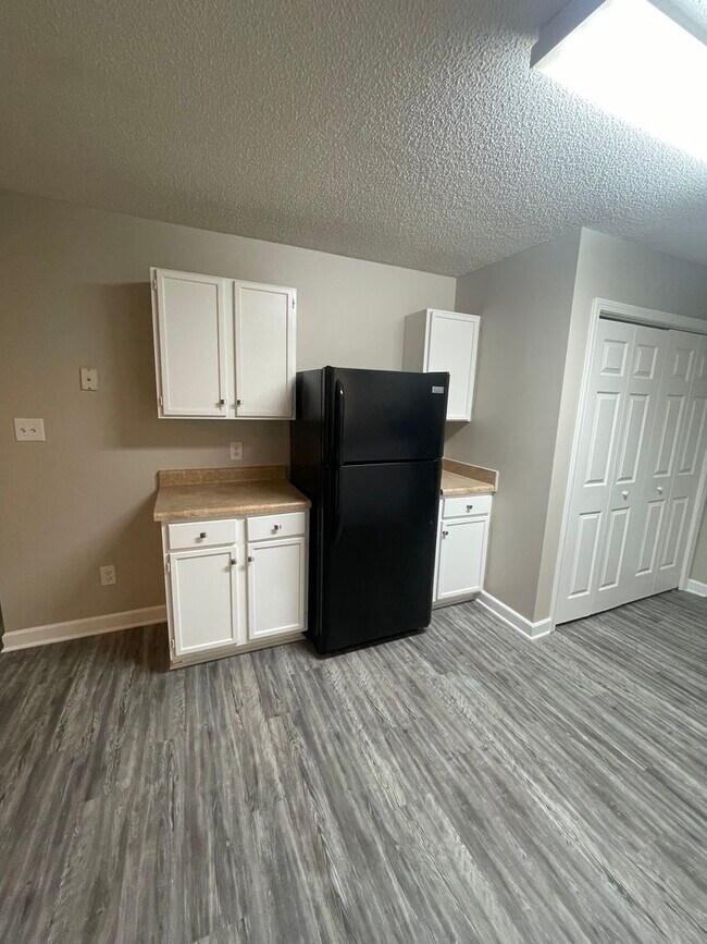 Building Photo - Must see this beautiful 3 bedroom 2.5 bath...
