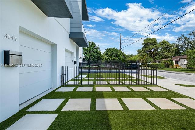 Building Photo - 3142 Carter St