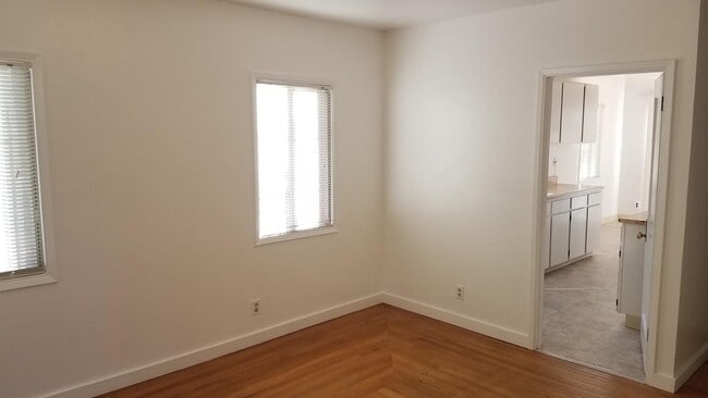 Building Photo - Classic Berkeley living with character, comfort, and a prime central location