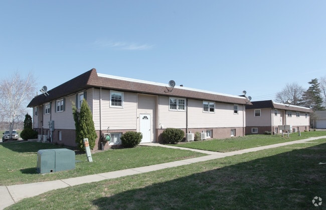 Primary Photo - Lincoln St Apartments
