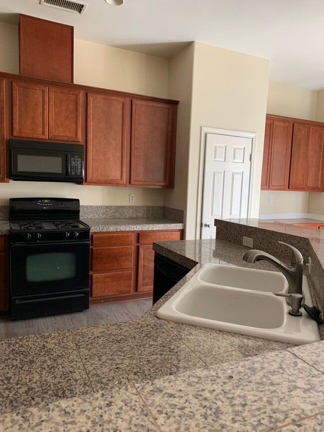 Building Photo - AVAILABLE NOW $200 off First Month Rent