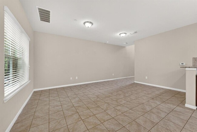 Building Photo - 516 E Slaughter Ln