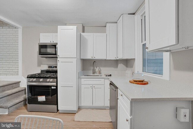 Building Photo - 3321 Elm Ave