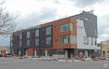 Building Photo - Ballpark Townhomes