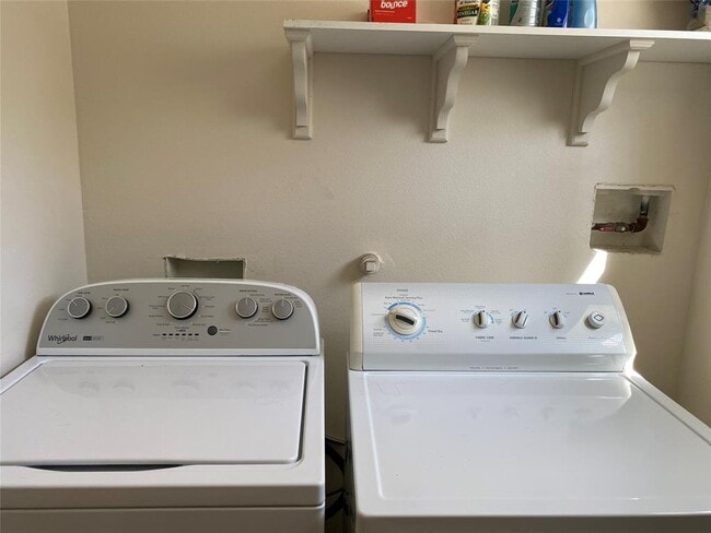 Building Photo - 2903 Oak Crest Ave