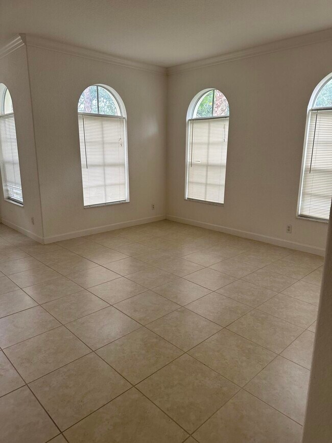 Building Photo - 8120 Bautista Way