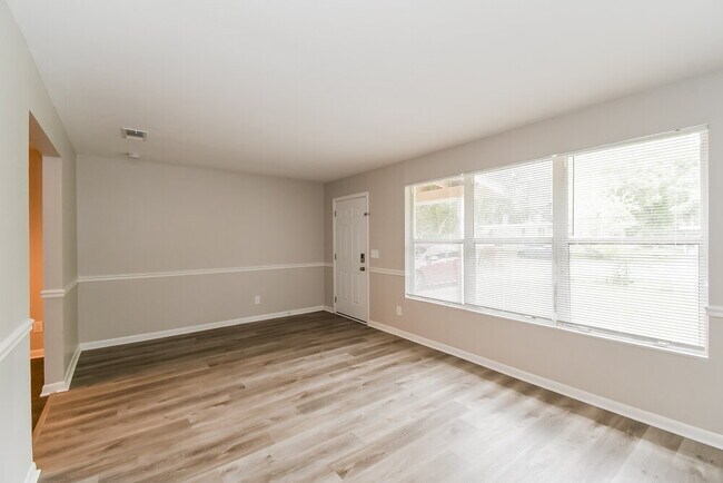 Building Photo - 2123 Patou Dr W