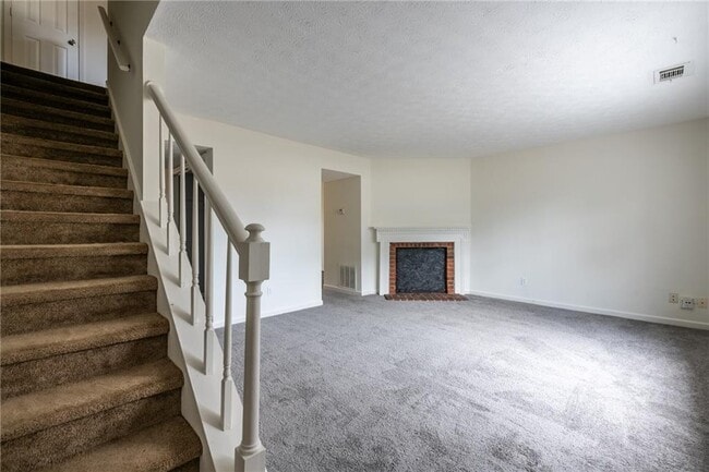 Building Photo - 582 Downing St